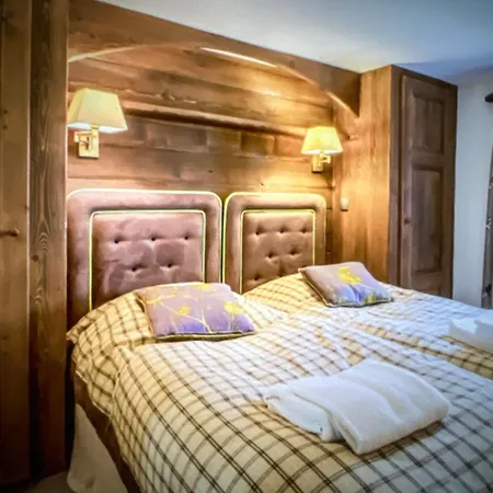 New Chalet Amy Mountain View W Hot Tub * Courchevel